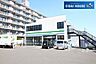 周辺：ファミリーマート八木山香澄町店 徒歩10分。 750m