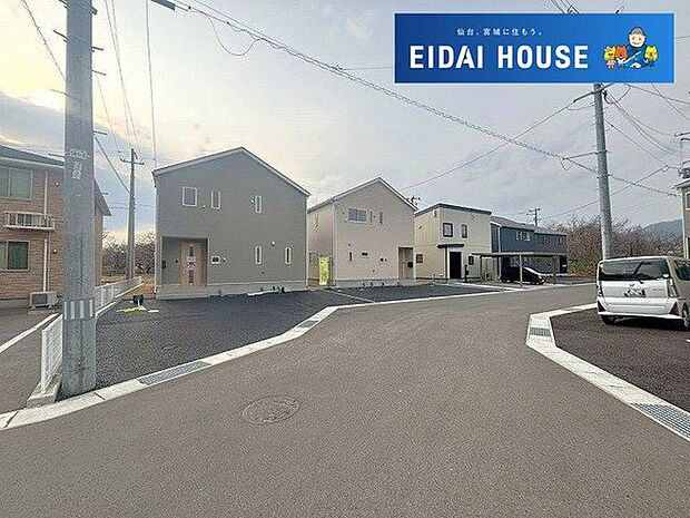 前面道路含む外観