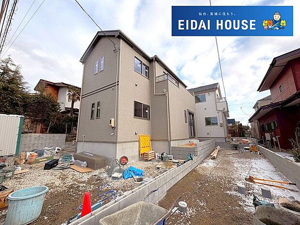 前面道路含む外観