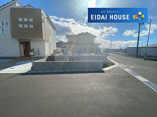 前面道路含む外観