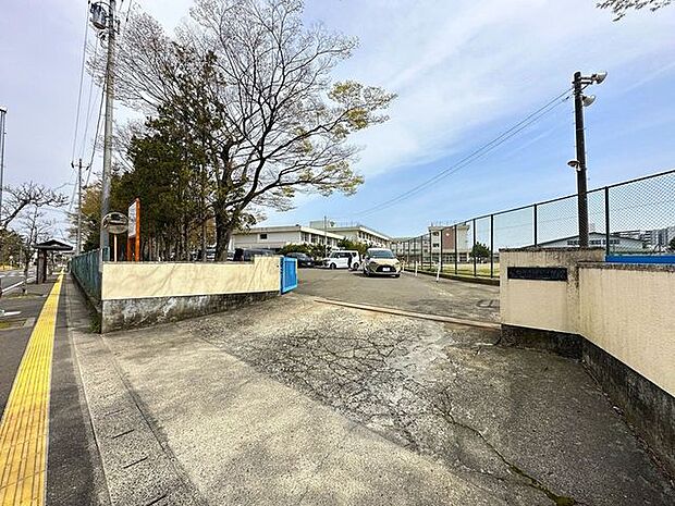 仙台市立鶴谷小学校 徒歩8分。 610m