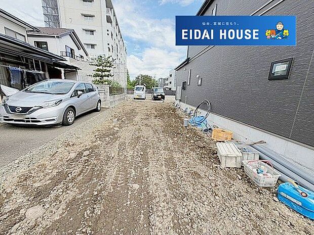 前面道路含む外観