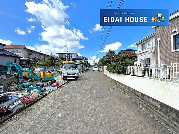 前面道路含む外観