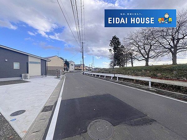 前面道路含む外観