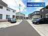 外観：前面道路含む外観
