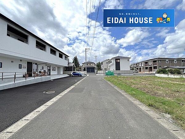 前面道路含む外観