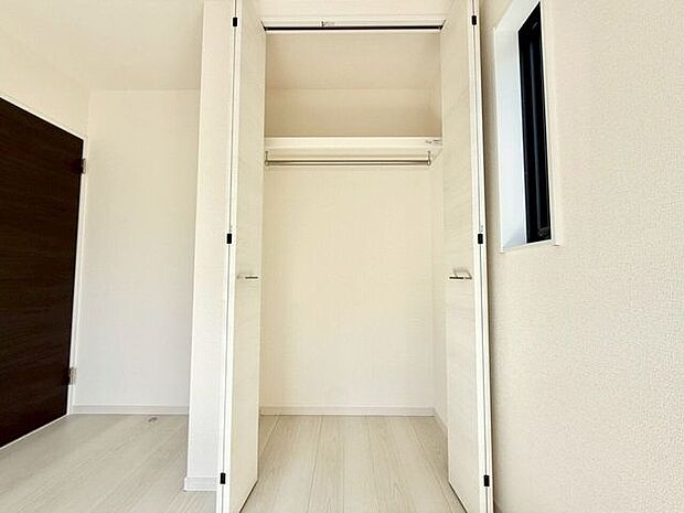 ＊南側5.44帖居室　収納＊