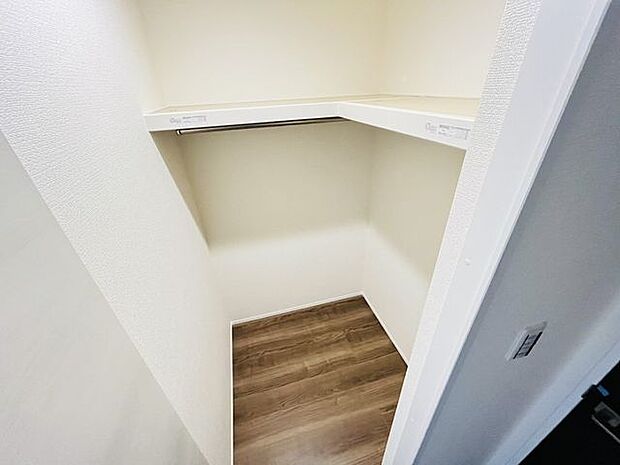 ＊東側　5.75帖居室　WIC＊