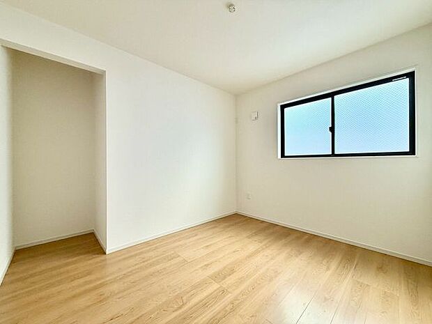 ＊中央　5.2帖居室＊