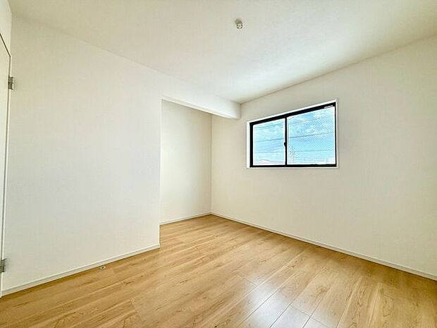 ＊北側　5.2帖居室＊