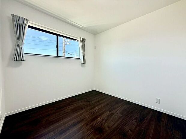 ＊2階　北側5.3帖居室＊