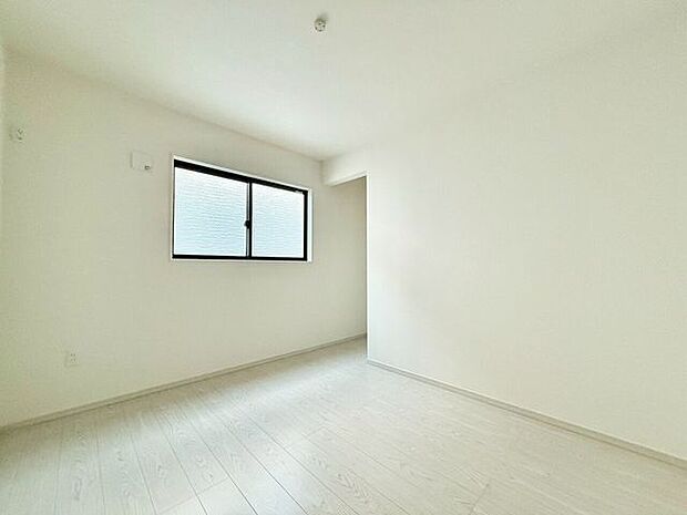 ＊南側　5.2帖居室＊