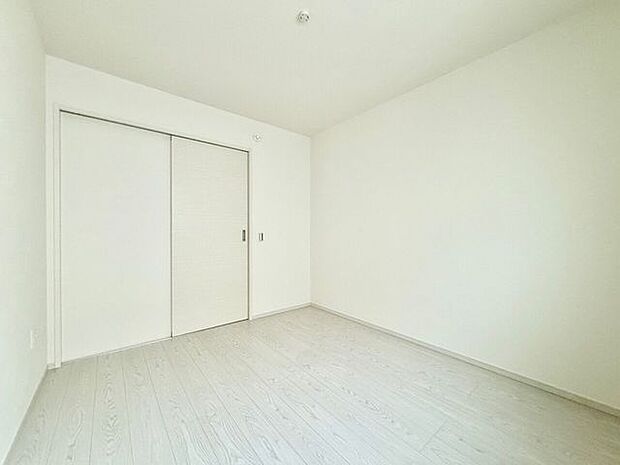 ＊北側　5.2帖居室＊