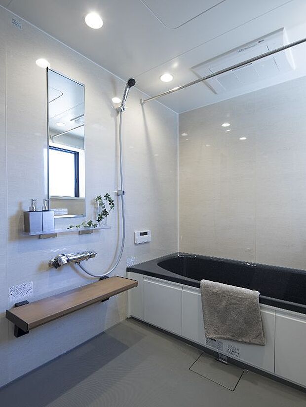 【施工例】清潔感あふれる浴室は日々の疲れた体を癒してくれます。