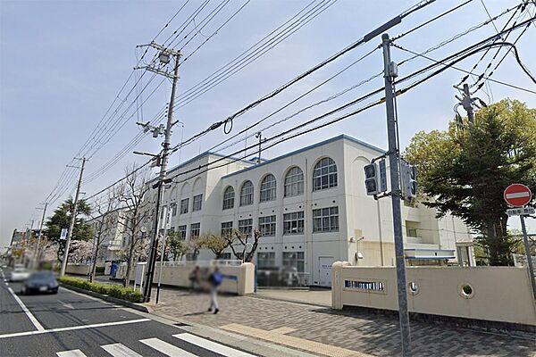 神戸市立本山第二小学校（800m）