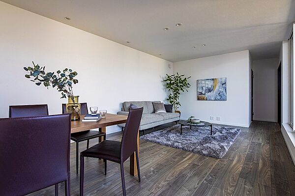 【建物プラン例】建物価格：2100万円、建物面積：115.70m2、間　　取：4LDK