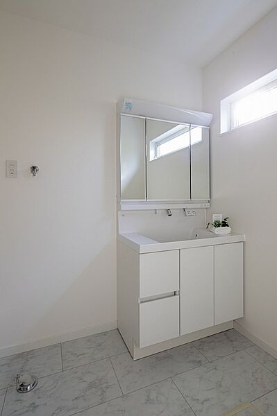 【建物プラン例】建物価格：2100万円、建物面積：115.70m2、間　　取：4LDK