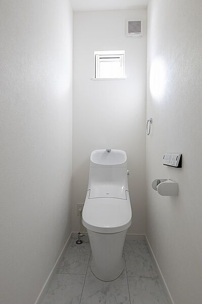 【建物プラン例】建物価格：2100万円、建物面積：115.70m2、間　　取：4LDK