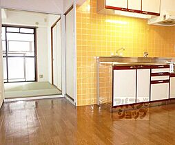 メゾン・ド・フローラ 302 3階2DKのリビング/ダイニング