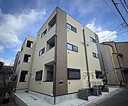太秦駅より徒歩9分 築1年4ヶ月 3階建の賃貸物件