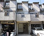 北野白梅町駅より徒歩40分 築32年4ヶ月 3階建の賃貸物件