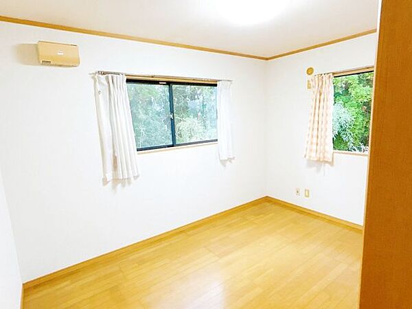 【現況販売】2階洋室の写真です。
