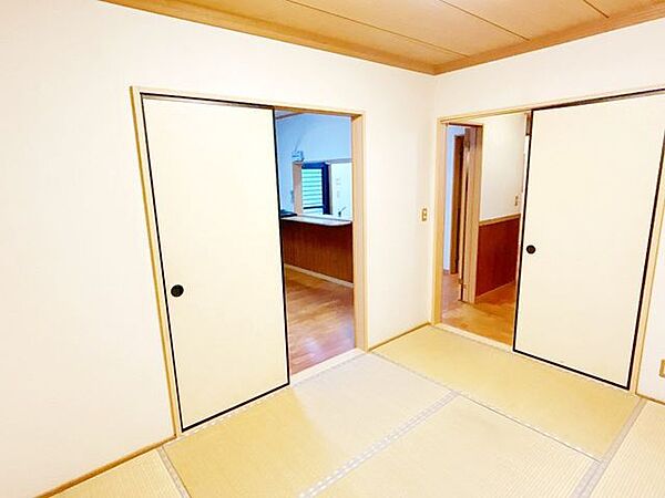 【現況販売】1階和室の別角度写真です。