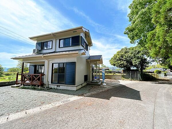【外壁・屋根塗装中】外観写真です。