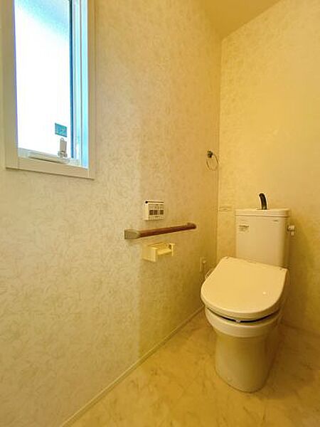 【トイレ】トイレは新品交換いたします。床はクッションフロアをはりかえます。