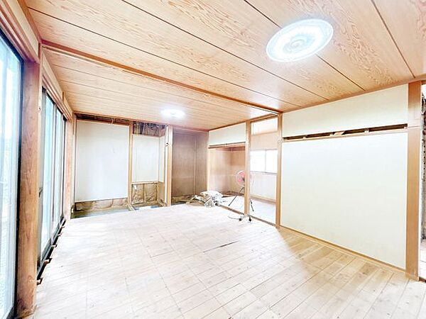 自社売主物件につき随時内覧可能です。お電話かメールでご希望日をお知らせください。