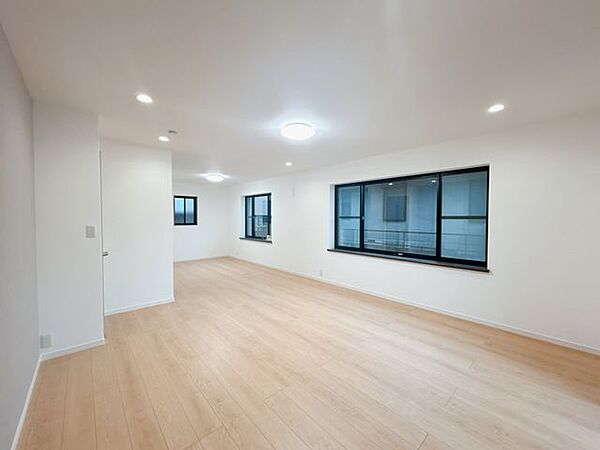 【リフォーム済】1階LDKです。約23.5帖と広々しています。家族団らんにいかがでしょうか。