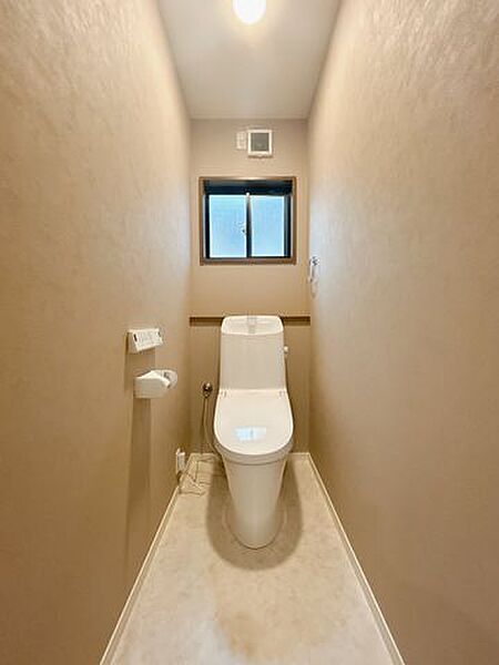 【リフォーム済】トイレはLIXIL製のものに新品交換いたしました。直接肌に触れる部分なので新品が嬉しいですよね。