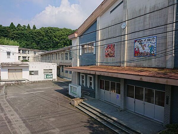 薩摩川内市立川内小学校まで徒歩16分（約1100ｍ）