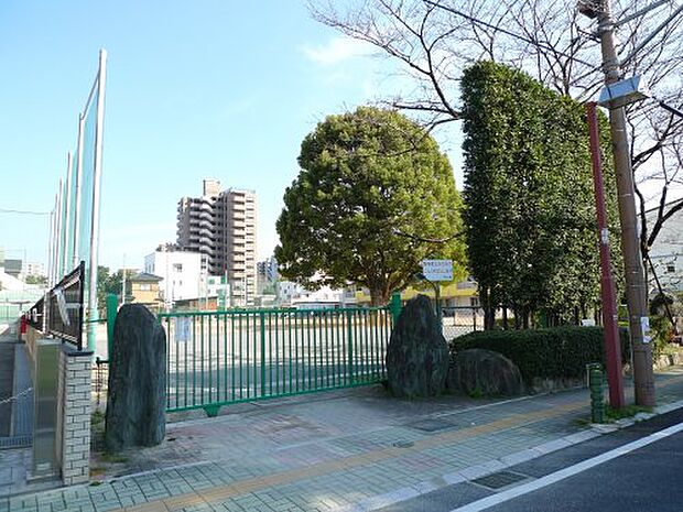 【小学校】日吉小学校まで634ｍ