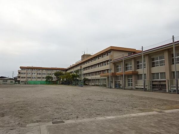 西陵中学校 960m