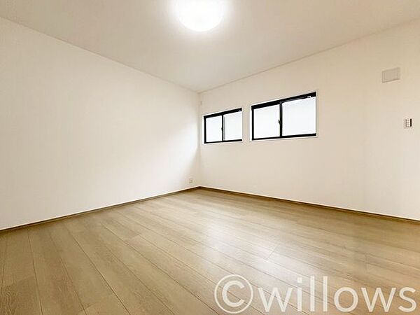大きなベットや家具も置ける広さですので、快適なお部屋に仕上げちゃいましょう！