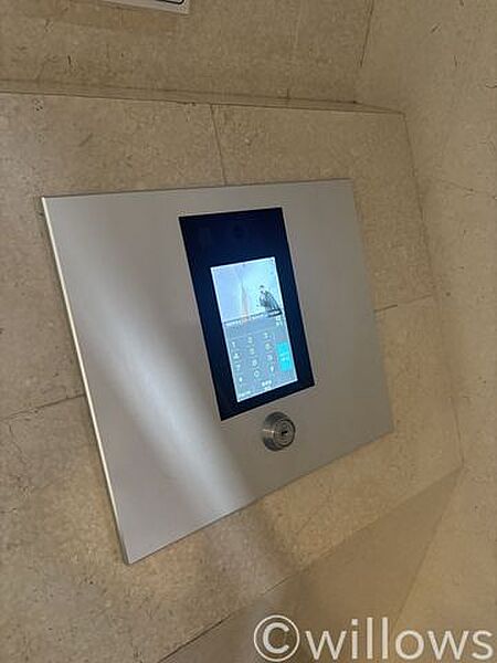 オートロックの有無は防犯性に大きな違いを生み出します。空き巣や不審者だけでなく、訪問販売などもシャットアウト出来ます。
