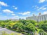 その他：家族や仲間たちとゆっくり愉しむ空間がリビングならば、ふと一人で居室の外を眺めるときがあってもいい。そんな様々な生活の光景を演出してくれる空間です。