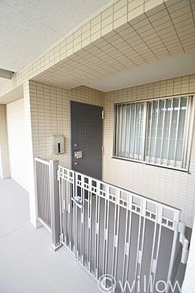 玄関には専用ポ...