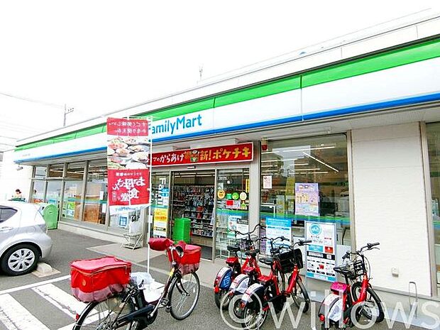 ファミリーマート大田久が原五丁目店 徒歩3分。 210m