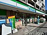 周辺：ファミリーマート志村駅前通り店 徒歩5分。 370m