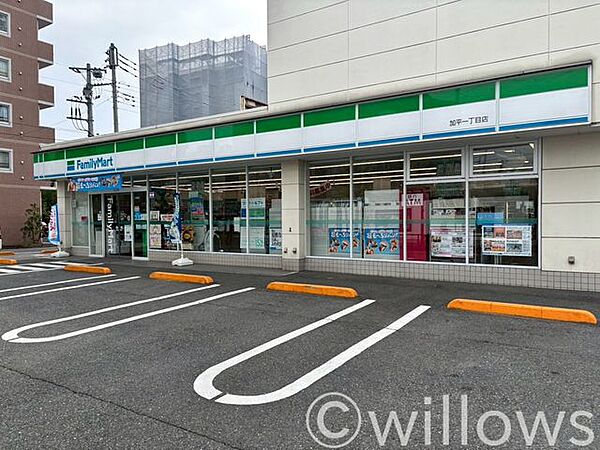 ファミリーマート加平一丁目店 徒歩2分。 140m