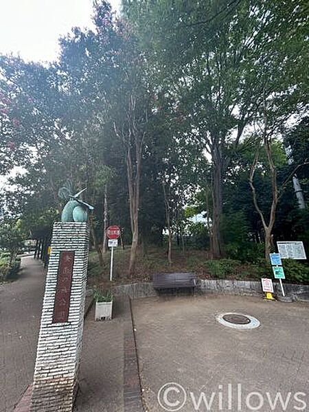 蚕糸の森公園 徒歩5分。 330m