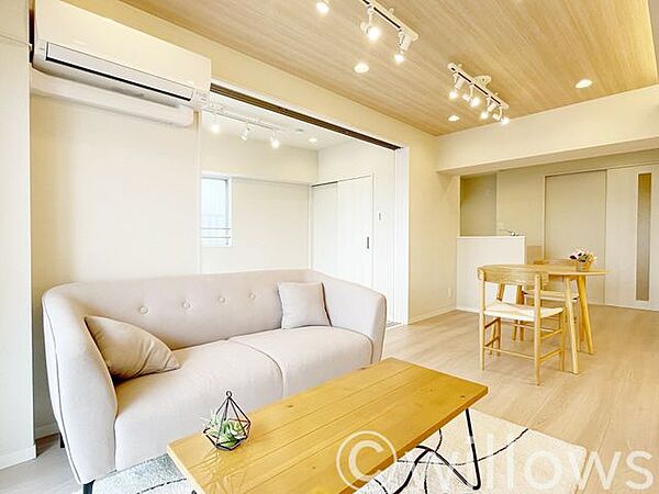 備え付けのエアコンで、夏は涼しく、冬は暖かく。新規に設置されたエアコンは、室内の空調を快適に保ちます。