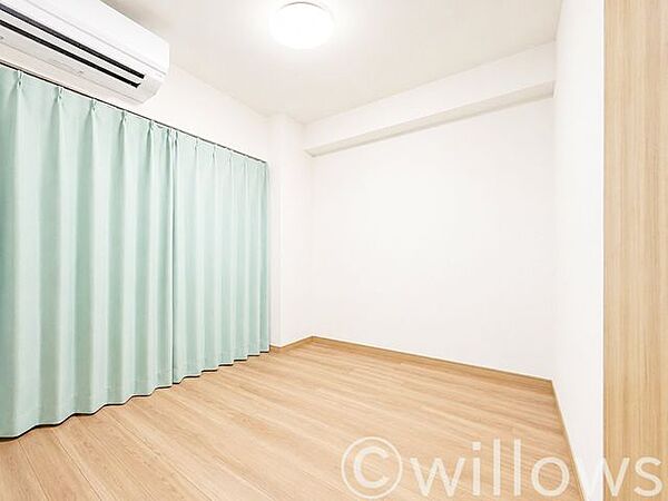 各部屋を最大限に広く使って頂ける様、全居室に収納付。スーツやコートにジャケット、季節物の家電と多様に収納できます。プライベートルームはゆったり快適に。