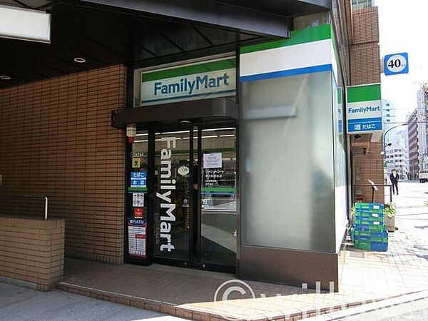 ファミリーマート神谷町駅前店 徒歩4分。 290m