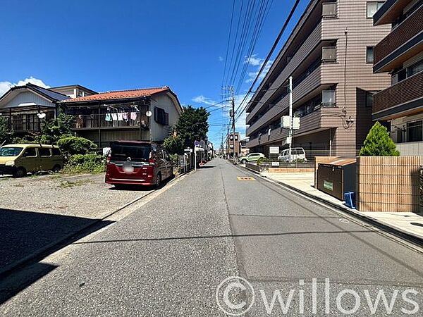 大通りから一本入った、閑静な立地が特徴的です。