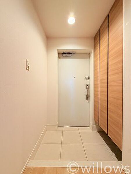 上質感漂う玄関です。ご家族の帰り、訪れる方を優しく迎える・安らぎに満ちた空間です。