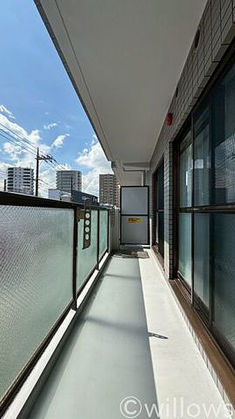 採光もしっかりと取れており、風通しも良好です。自然の風や光は、きっと日々の生活に潤いを与えてくれるはずです。
