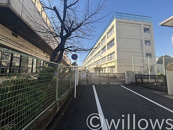 世田谷区立駒留中学校 徒歩12分。 950m